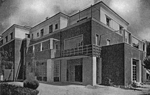 Giovanni Michelucci: Casa Valiani in Rom, 1929-31. Blick auf den Haupteingang. Foto: Dedalo 1932.